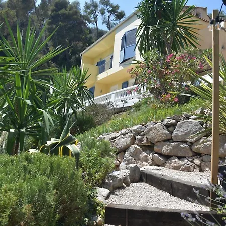 Millefleurs Homestay Castellar