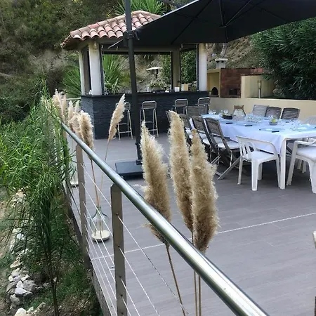Homestay Millefleurs Castellar